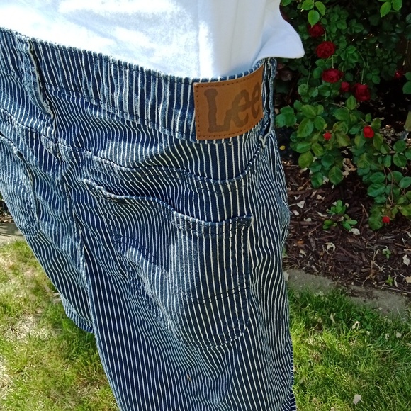 LEE LEG MID RISE BLUE STRIPED JEANS SHORTS LADIES SIZE 20 - Picture 5 of 10